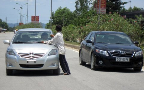 Chặn cả xe chủ tịch huyện để xin tiền - 3