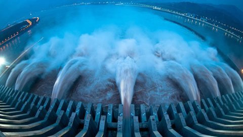 Đập thủy điện lớn nhất thế giới xả lũ - 1