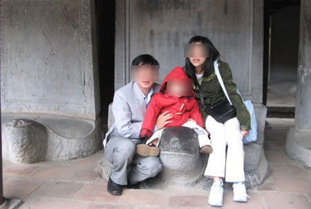 Bị "ném đá" vì khoe cưỡi rùa Văn Miếu - 5