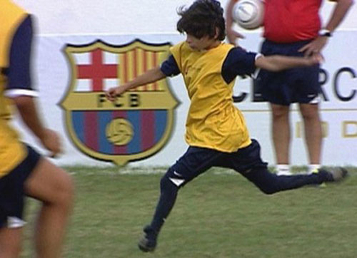 Barca tuyển cậu bé không có bàn chân - 1
