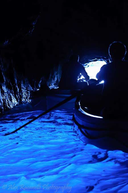 Vẻ đẹp quyến rũ của hang động xanh ở Ý - 10