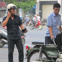 Tin tức trong ngày - Nghe điện thoại ở cây xăng: Phạt đến 5 triệu