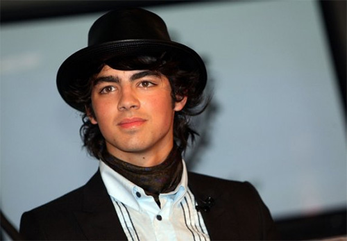 Sao trẻ "hóa lão" vì lạm dụng son phấn - 14