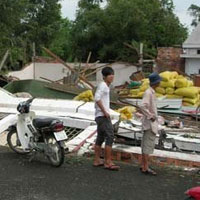 Tin tức trong ngày - Lốc xoáy dữ dội tàn phá Sóc Trăng, Bạc Liêu