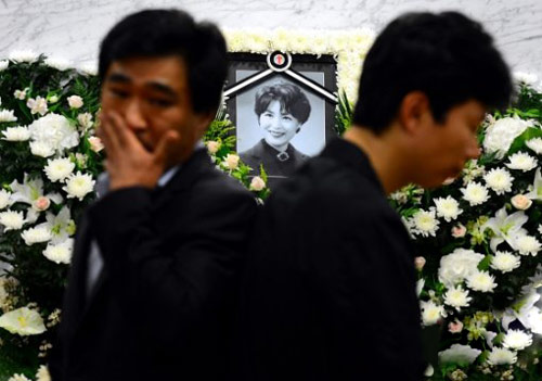 Diễn viên Hàn tự sát vì trầm uất - 1