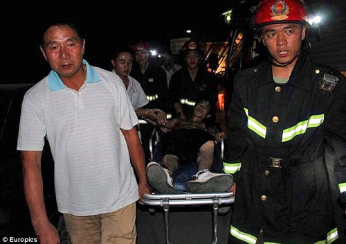 TQ: Trốn học, HS bị rào sắt đâm thủng vai - 2