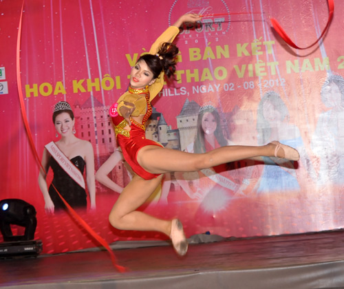 Sôi động vòng bán kết Miss Sport - 12