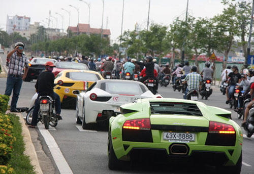 Xôn xao ảo thuật gia giẫm giày lên Lamborghini - 2