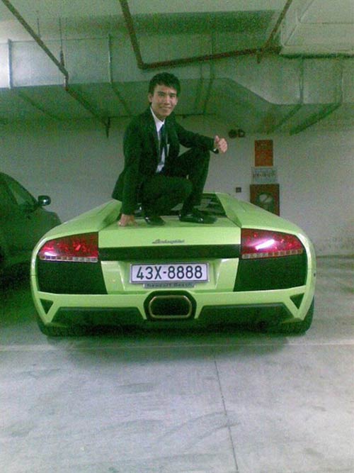 Báo nước ngoài "choáng" vì Lamborghini bị giẫm tại Việt Nam - 4