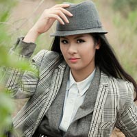 Thời trang - Ngọc Hân vừa thiết kế, vừa làm mẫu