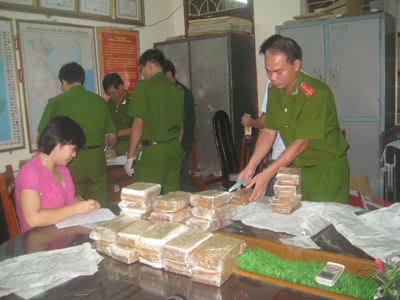 3 người Lào với hàng chục nghìn viên ma túy - 1