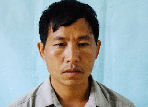 Xỏ mũi, dẫn vợ đi khắp nơi làm nhục - 1