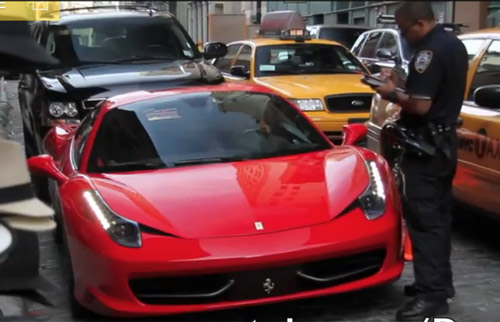 Bị ‘còng’ vì dùng Ferrari chèn chân cảnh sát - 1