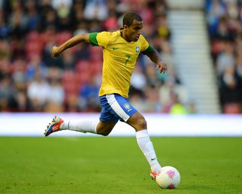 PSG giành Moura với MU & Inter - 1