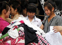 Thị trường - Tiêu dùng - Vỉa hè: "kênh" bán hàng lợi nhuận "siêu khủng"