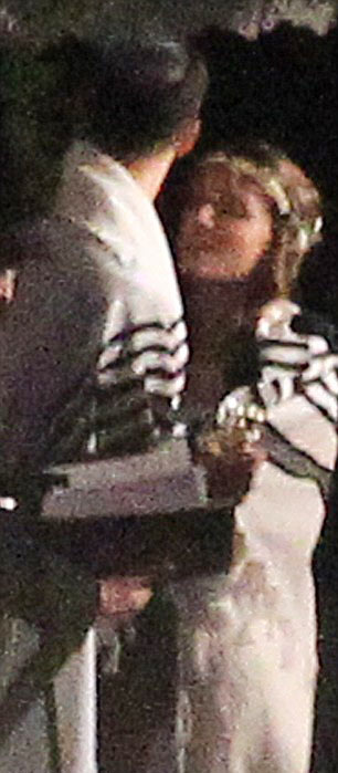 "Đột nhập" đám cưới Thiên nga đen - 4