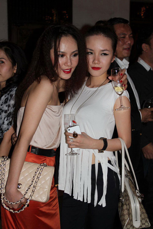 4 cặp chị em điệu đà của showbiz - 4