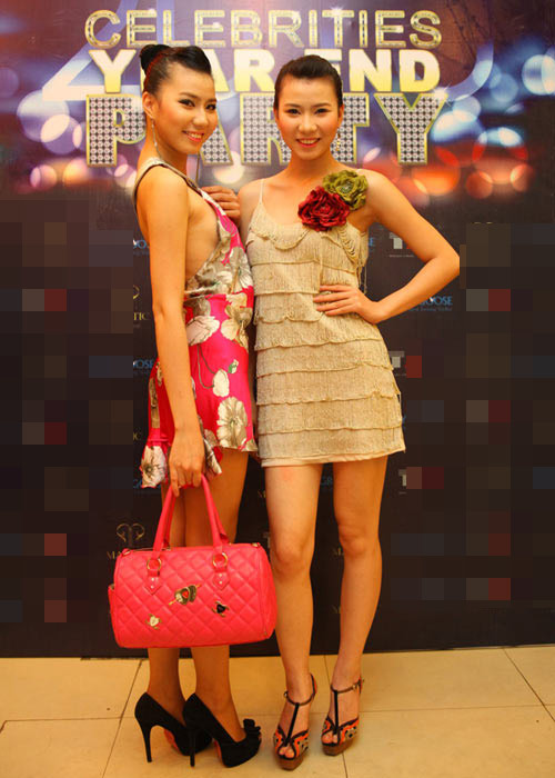 4 cặp chị em điệu đà của showbiz - 16