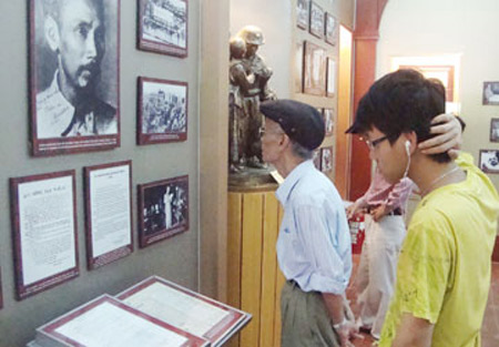 Sinh viên, học sinh “quay lưng” với bảo tàng - 1