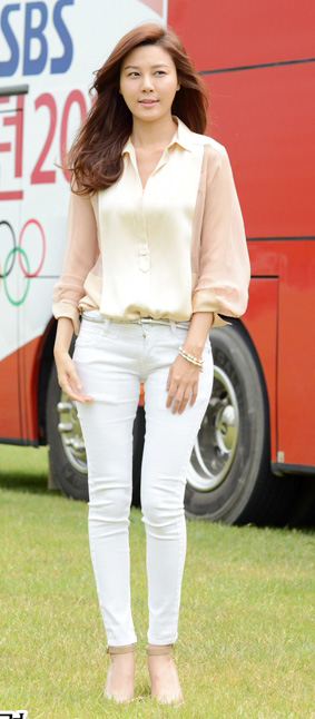 Mặc skinny jeans chuẩn như Kim Ha Neul - 5