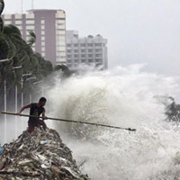 Tin tức trong ngày - Thủ đô Philippines tê liệt vì mưa bão