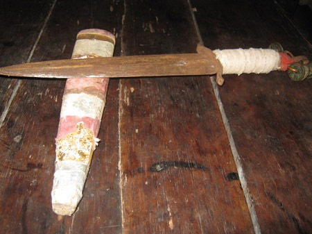 “Vua bùa chú” tiết lộ mánh khóe lừa bịp - 2