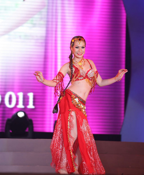 Cô gái H'Mông khoe hình thể sexy - 10