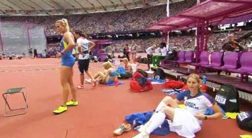 Nữ VĐV thản nhiên thay “phụ tùng” trước camera - 3