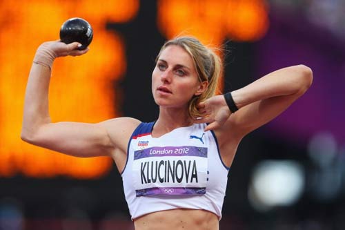 Nữ VĐV thản nhiên thay “phụ tùng” trước camera - 4