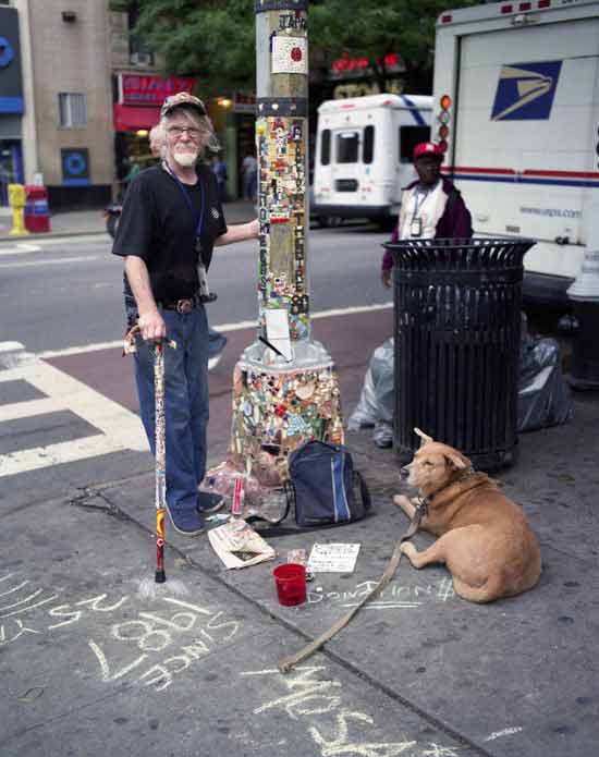 Người đàn ông 26 năm trang trí cột đèn - 2