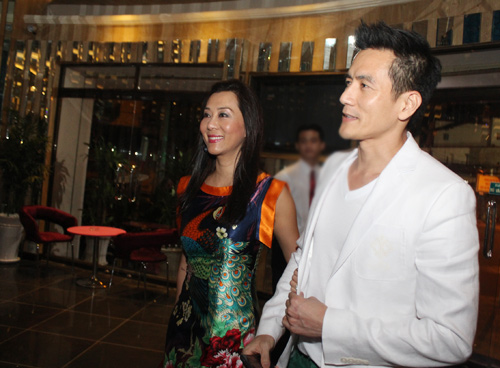 Kỳ Duyên tình tứ bên bạn trai - 1