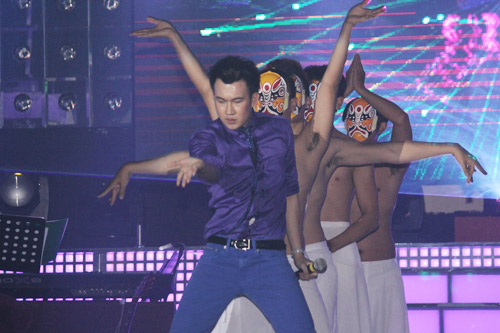 Kỳ Duyên tình tứ bên bạn trai - 16