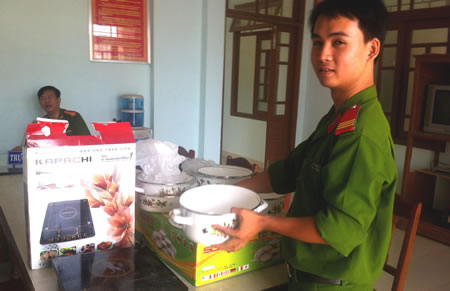 Thuê ô-tô đi bán dạo, móc túi khách hàng - 3