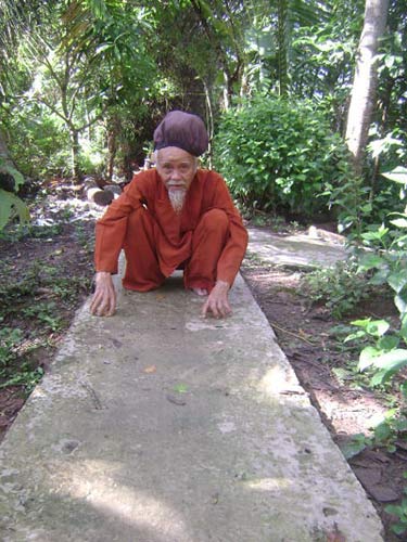 Kỳ lạ 3 anh em có mái tóc “đuôi rồng” - 2