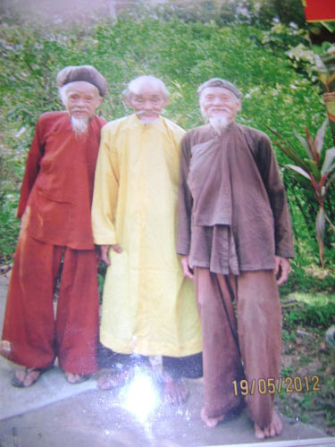 Kỳ lạ 3 anh em có mái tóc “đuôi rồng” - 3