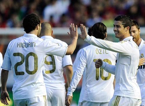 Real: "Song sát" cần lối đi - 2