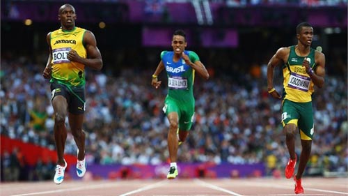 Bolt dễ dàng vào chung kết chạy 200m - 1