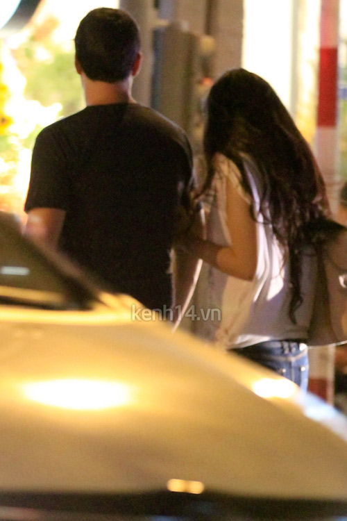 Mai Phương Thúy khoác tay "trai lạ" - 7