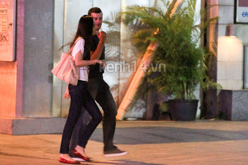 Mai Phương Thúy khoác tay "trai lạ" - 9