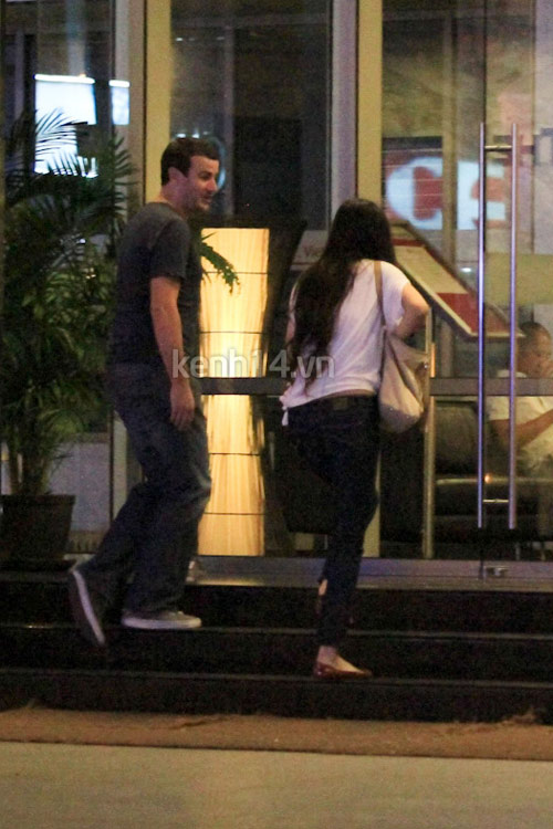 Mai Phương Thúy khoác tay "trai lạ" - 10