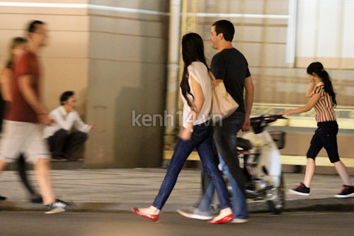 Mai Phương Thúy khoác tay "trai lạ" - 6