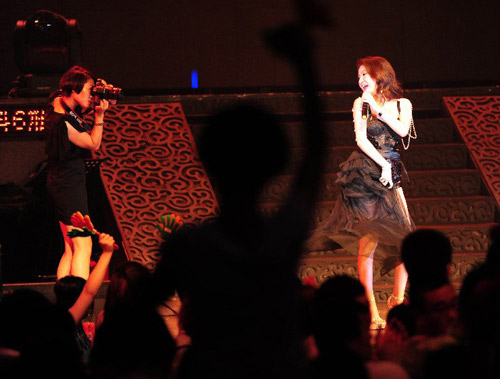 Thiên thần sexy hóa nữ DJ nóng bỏng - 18