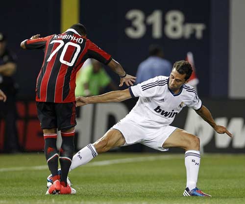 Milan thua thảm Real: Hơn cả một cái tát - 2