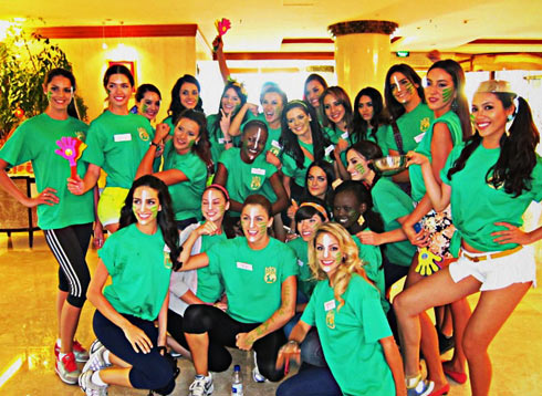 Hoàng My khéo khoe chân săn, bụng phẳng - 1