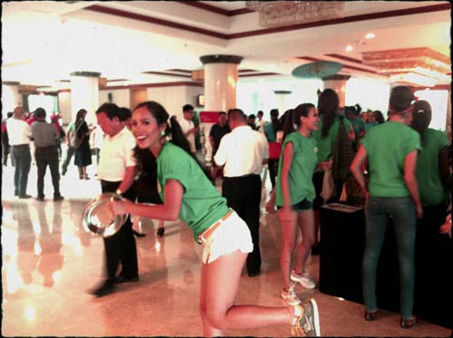 Hoàng My khéo khoe chân săn, bụng phẳng - 3