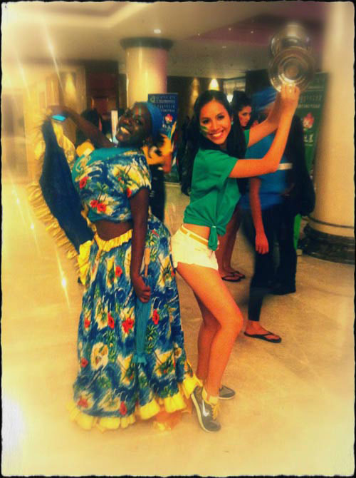 Hoàng My khéo khoe chân săn, bụng phẳng - 2