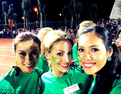 Hoàng My khéo khoe chân săn, bụng phẳng - 4