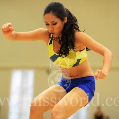 Hoàng My khéo khoe chân săn, bụng phẳng - 8