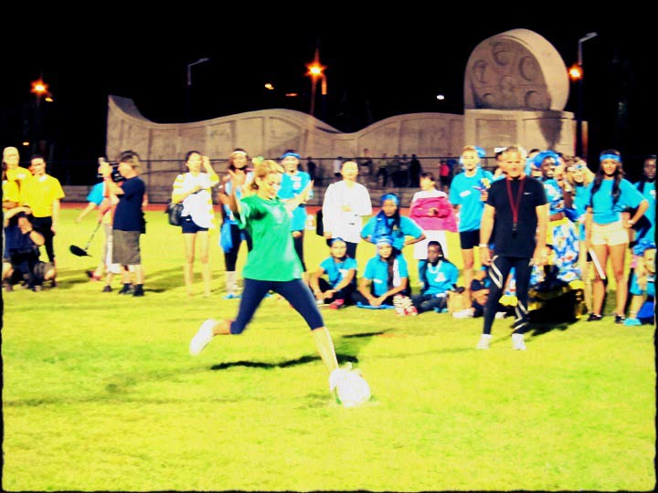 Hoàng My khéo khoe chân săn, bụng phẳng - 12