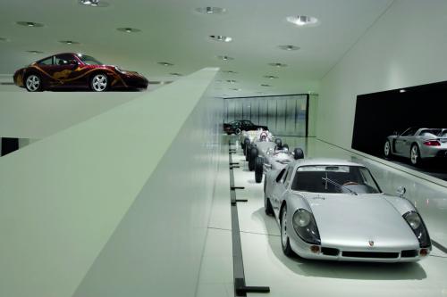 Video: Bí mật bên trong bảo tàng Porsche - 1
